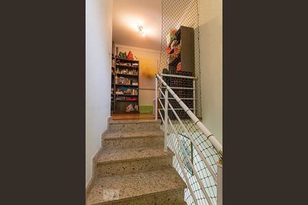 Casa à venda com 235m², 3 quartos e 5 vagasEscada
