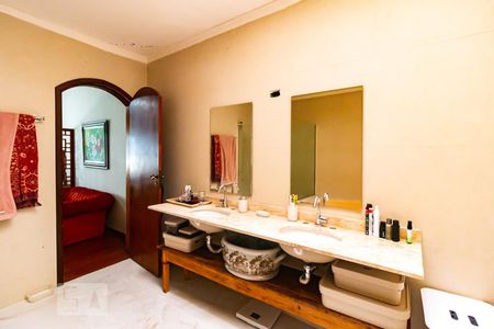 Casa à venda com 287m², 4 quartos e 3 vagasBanheiro da Suíte