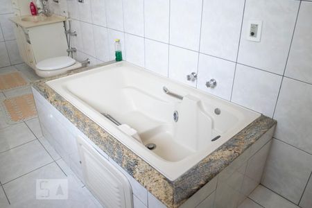 Casa à venda com 487m², 4 quartos e 5 vagasBANHEIRO SUITE