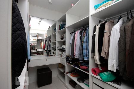 Apartamento para alugar com 240m², 3 quartos e 1 vagaCloset