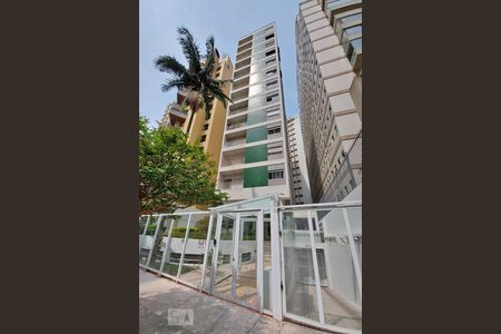 Apartamento para alugar com 240m², 3 quartos e 1 vaga Apartamento para alugar com 240m², 3 quartos e 1 vagaFachada
