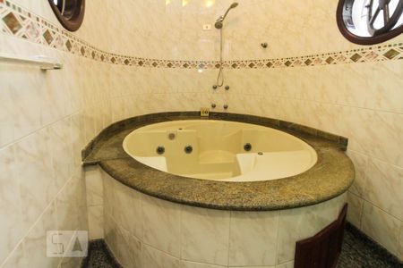 Casa à venda com 358m², 3 quartos e 4 vagas Casa à venda com 358m², 3 quartos e 4 vagasbanheiro da Suite