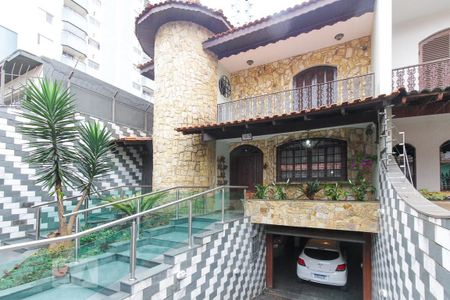 Casa à venda com 358m², 3 quartos e 4 vagas Casa à venda com 358m², 3 quartos e 4 vagasfachada