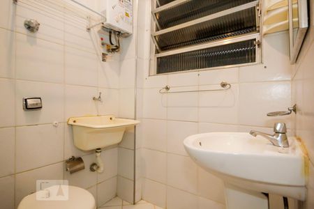 Banheiro  de apartamento para alugar com 1 quarto, 26m² em Copacabana, Rio de Janeiro
