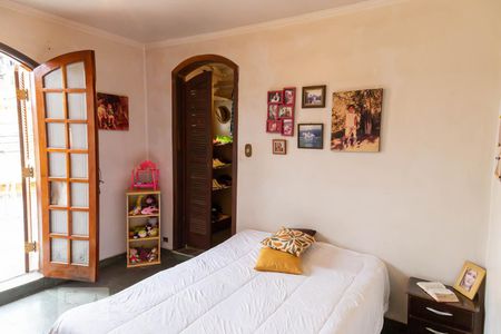 Casa à venda com 200m², 3 quartos e 2 vagas Casa à venda com 200m², 3 quartos e 2 vagasSuite com Varanda e Closet