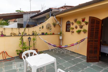 Casa à venda com 200m², 3 quartos e 2 vagas Casa à venda com 200m², 3 quartos e 2 vagasSuite com Varanda e Closet