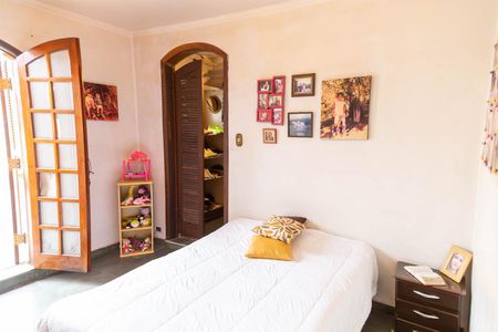 Casa à venda com 200m², 3 quartos e 2 vagas Casa à venda com 200m², 3 quartos e 2 vagasSuite com Varanda e Closet