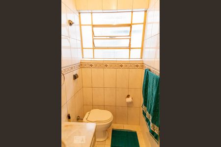 Casa à venda com 200m², 3 quartos e 2 vagas Casa à venda com 200m², 3 quartos e 2 vagasSuite com Varanda e Closet