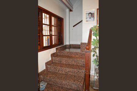 Casa à venda com 187m², 4 quartos e 3 vagasEscada