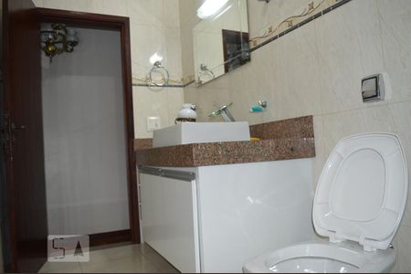 Casa à venda com 187m², 4 quartos e 3 vagasBanheiro Social 2