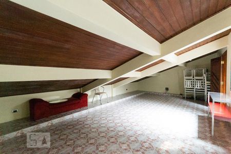 Casa à venda com 716m², 8 quartos e 6 vagas Casa à venda com 716m², 8 quartos e 6 vagasSótão