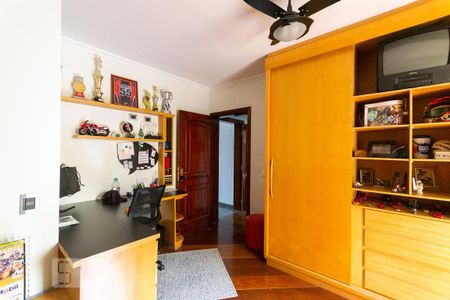 Casa à venda com 716m², 8 quartos e 6 vagas Casa à venda com 716m², 8 quartos e 6 vagasQuarto 4