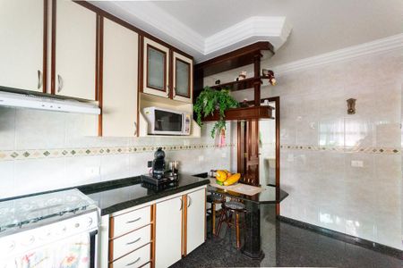 Casa à venda com 716m², 8 quartos e 6 vagas Casa à venda com 716m², 8 quartos e 6 vagasCozinha 2