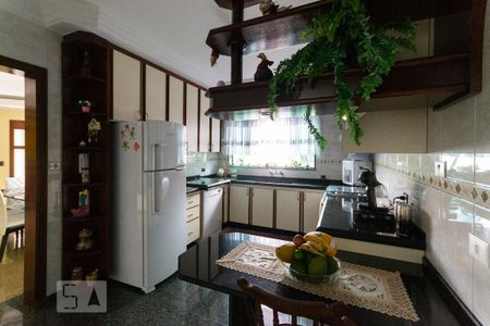 Casa à venda com 716m², 8 quartos e 6 vagas Casa à venda com 716m², 8 quartos e 6 vagasCozinha 2