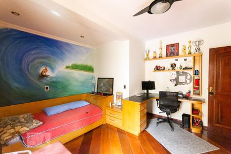 Casa à venda com 716m², 8 quartos e 6 vagas Casa à venda com 716m², 8 quartos e 6 vagasQuarto 4