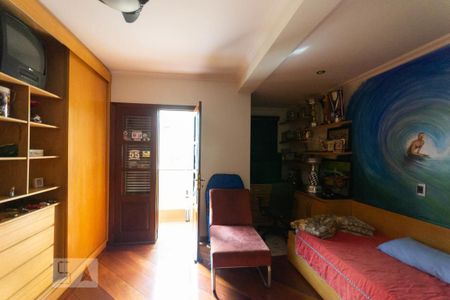 Casa à venda com 716m², 8 quartos e 6 vagas Casa à venda com 716m², 8 quartos e 6 vagasQuarto 4