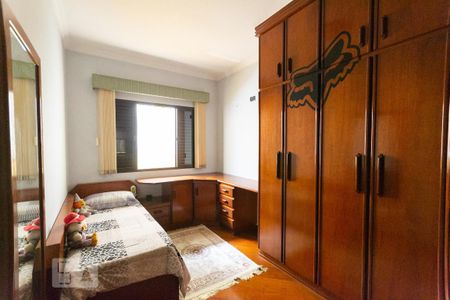 Casa à venda com 716m², 8 quartos e 6 vagas Casa à venda com 716m², 8 quartos e 6 vagasQuarto 1