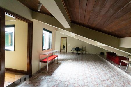 Casa à venda com 716m², 8 quartos e 6 vagas Casa à venda com 716m², 8 quartos e 6 vagasSótão