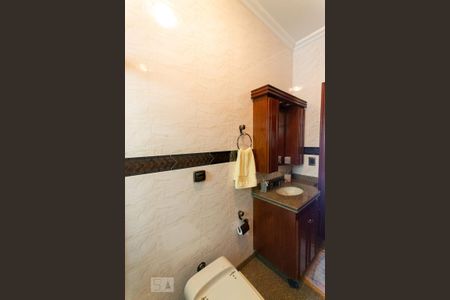 Casa à venda com 716m², 8 quartos e 6 vagas Casa à venda com 716m², 8 quartos e 6 vagasBanheiro social 1