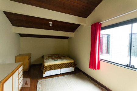 Casa à venda com 716m², 8 quartos e 6 vagas Casa à venda com 716m², 8 quartos e 6 vagasQuarto de Serviço