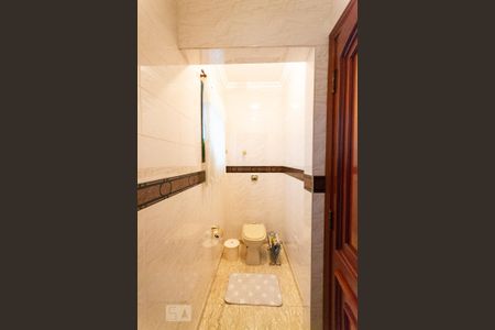 Casa à venda com 716m², 8 quartos e 6 vagas Casa à venda com 716m², 8 quartos e 6 vagasLavabo 2