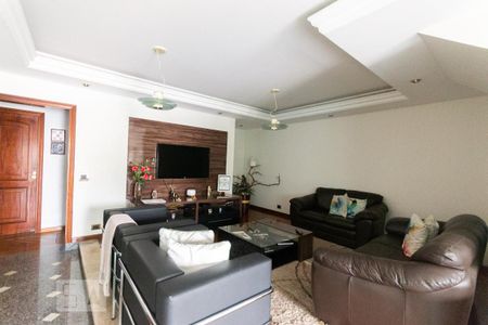 Casa à venda com 716m², 8 quartos e 6 vagas Casa à venda com 716m², 8 quartos e 6 vagasSala de Estar 2