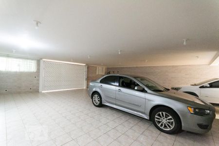 Casa à venda com 716m², 8 quartos e 6 vagas Casa à venda com 716m², 8 quartos e 6 vagasGaragem