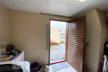 Casa à venda com 450m², 5 quartos e 4 vagas Casa à venda com 450m², 5 quartos e 4 vagasÁrea de Serviço 2