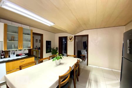 Casa à venda com 450m², 5 quartos e 4 vagas Casa à venda com 450m², 5 quartos e 4 vagasCozinha
