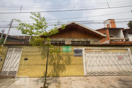 Casa à venda com 330m², 5 quartos e 6 vagasFachada