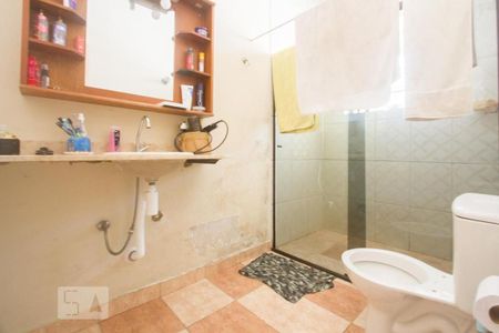 Casa à venda com 330m², 5 quartos e 6 vagasBanheiro Suíte 2