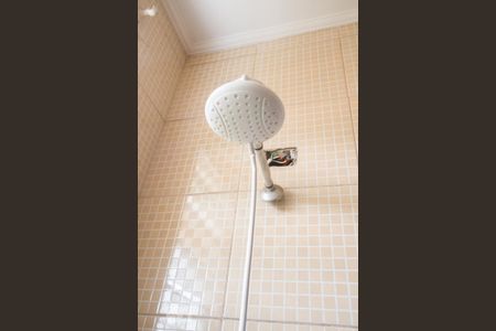 Casa à venda com 330m², 5 quartos e 6 vagasDetalhe Banheiro Suíte 1