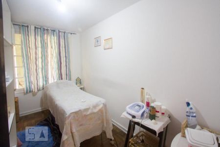 Casa à venda com 330m², 5 quartos e 6 vagasQuarto de Serviço