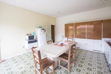 Casa à venda com 330m², 5 quartos e 6 vagasCozinha