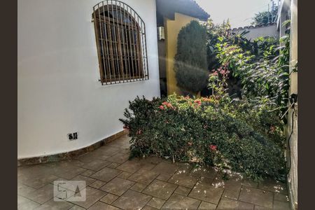 Área Externa de casa à venda com 3 quartos, 250m² em São João Batista, Belo Horizonte