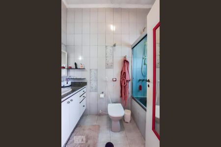 Casa à venda com 350m², 4 quartos e 3 vagas Casa à venda com 350m², 4 quartos e 3 vagasBanheiro da Suíte 2