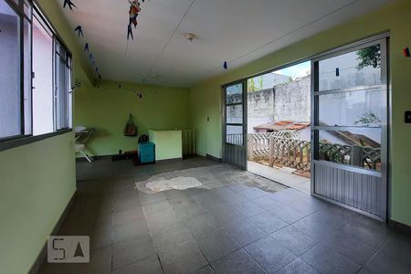 Casa à venda com 350m², 4 quartos e 3 vagas Casa à venda com 350m², 4 quartos e 3 vagasÁrea de Serviço