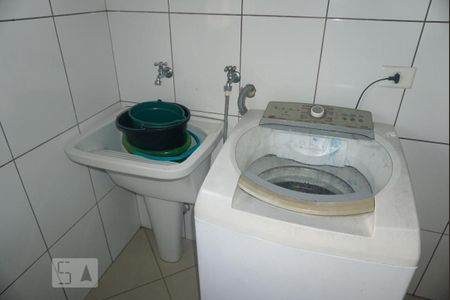 Casa à venda com 200m², 3 quartos e 3 vagas Casa à venda com 200m², 3 quartos e 3 vagasLavanderia