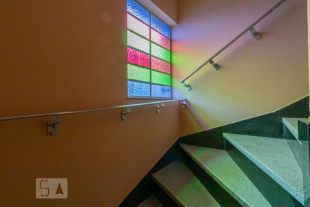 Apartamento à venda com 150m², 2 quartos e 2 vagas Apartamento à venda com 150m², 2 quartos e 2 vagasEscada para os quartos