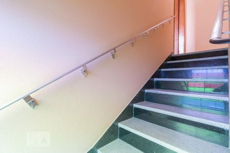 Apartamento à venda com 150m², 2 quartos e 2 vagas Apartamento à venda com 150m², 2 quartos e 2 vagasEscada para os quartos