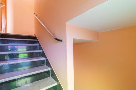 Apartamento à venda com 150m², 2 quartos e 2 vagas Apartamento à venda com 150m², 2 quartos e 2 vagasEscada para os quartos