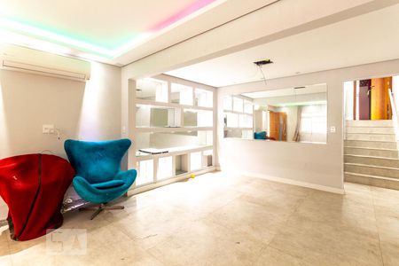 Sala de casa para alugar com 4 quartos, 135m² em Jardim Satélite, São Paulo