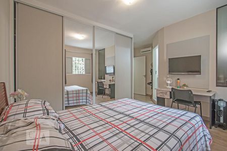 Casa à venda com 150m², 3 quartos e 3 vagas Casa à venda com 150m², 3 quartos e 3 vagasSuite