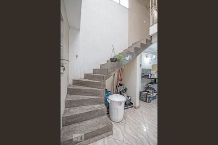 Casa à venda com 150m², 3 quartos e 3 vagas Casa à venda com 150m², 3 quartos e 3 vagasEscada para a Lavanderia