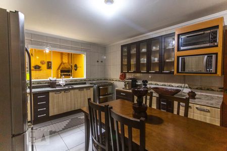 Casa à venda com 236m², 5 quartos e 4 vagasCozinha