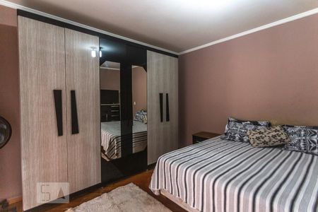 Casa à venda com 236m², 5 quartos e 4 vagasSuíte 2