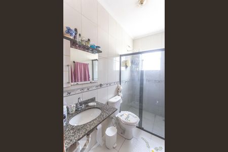 Casa à venda com 236m², 5 quartos e 4 vagasBanheiro suíte 2