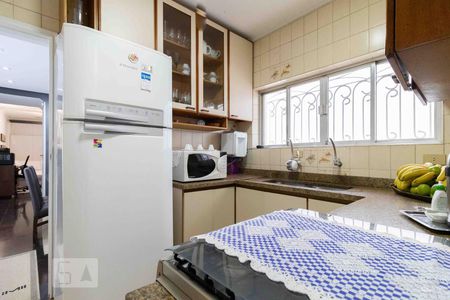 Casa à venda com 150m², 3 quartos e 2 vagas Casa à venda com 150m², 3 quartos e 2 vagasCozinha