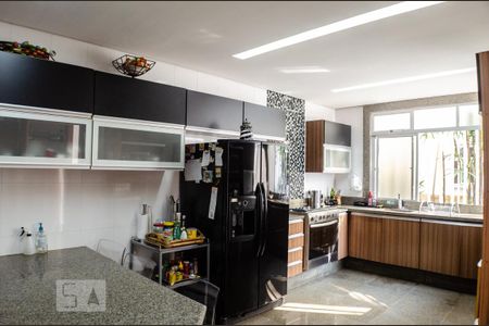 Casa à venda com 500m², 3 quartos e 4 vagas Casa à venda com 500m², 3 quartos e 4 vagasCozinha