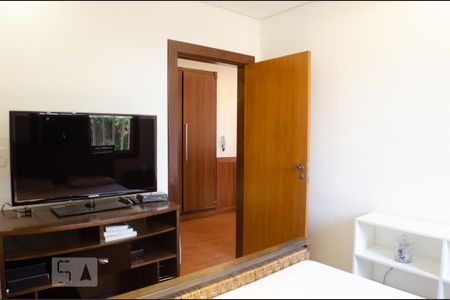 Casa à venda com 500m², 3 quartos e 4 vagas Casa à venda com 500m², 3 quartos e 4 vagasSuíte 2